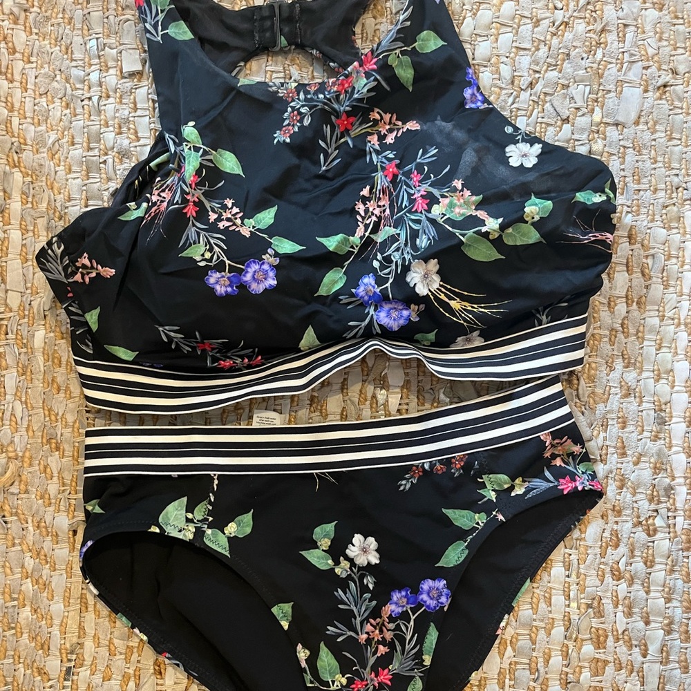 Athleta 2 piece floral suit